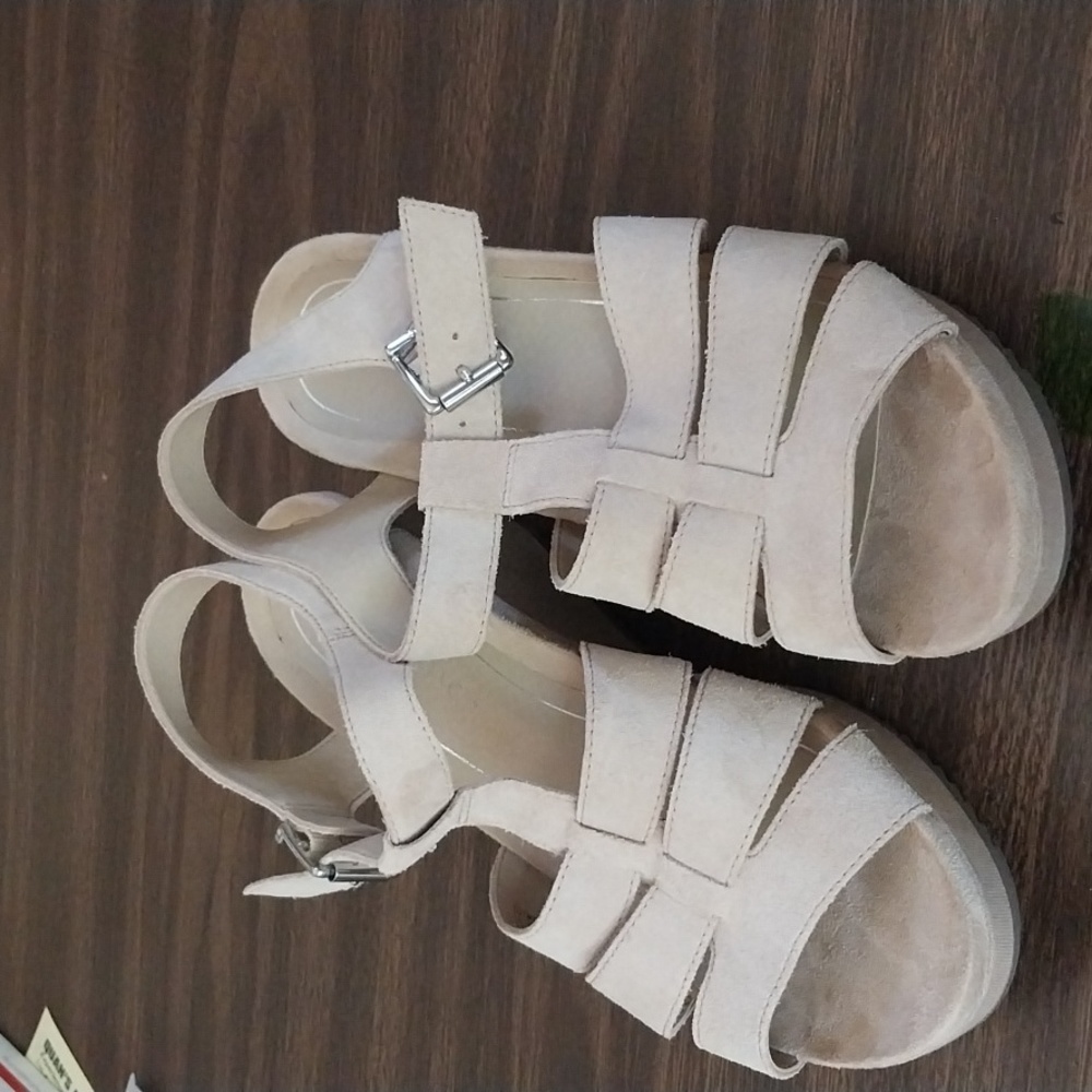 Vionic size 9 Platform Wedge Sandals